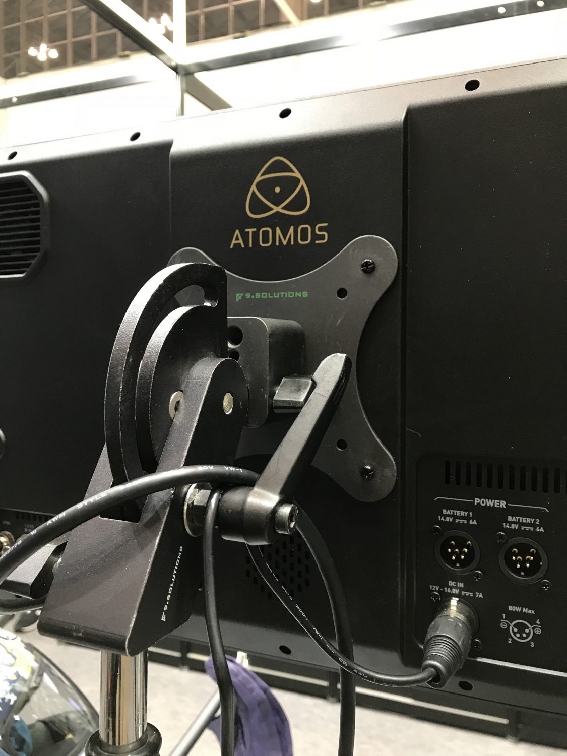 VESA TO 5/8" RECEPTACLE
